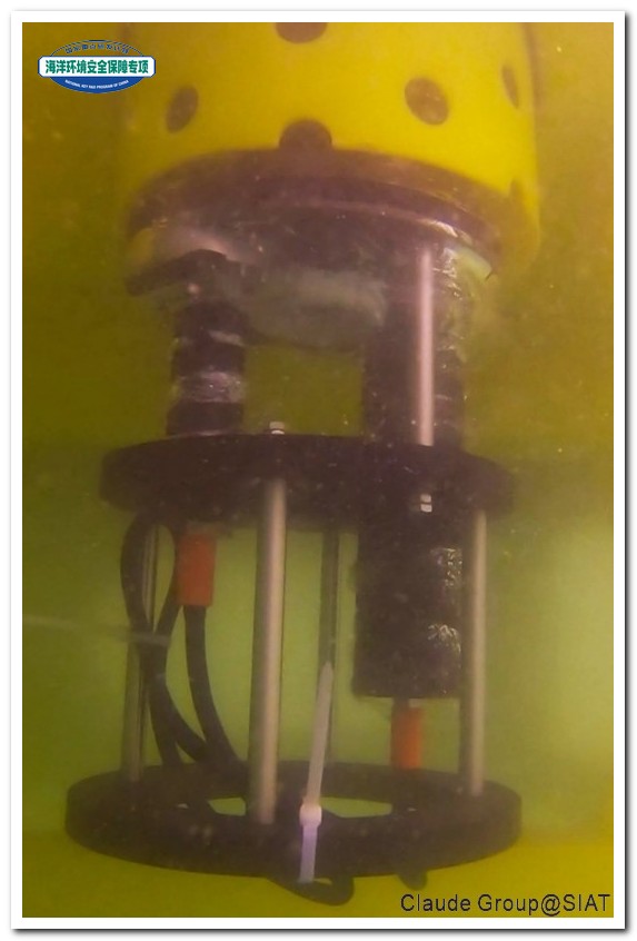 Underewater Plankton Imager below a buoy